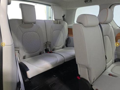 Used 2025 Volkswagen ID. Buzz 1st Edition RWD image 4