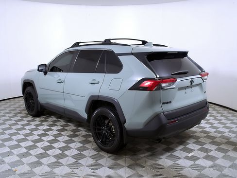 Used 2022 Toyota RAV4 XLE Premium image 9