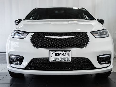 New 2026 Chrysler Pacifica Limited AWD/4WD image 2