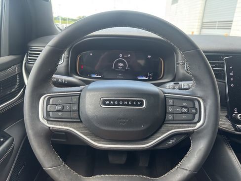 Used 2022 Jeep Wagoneer Series III AWD/4WD image 19