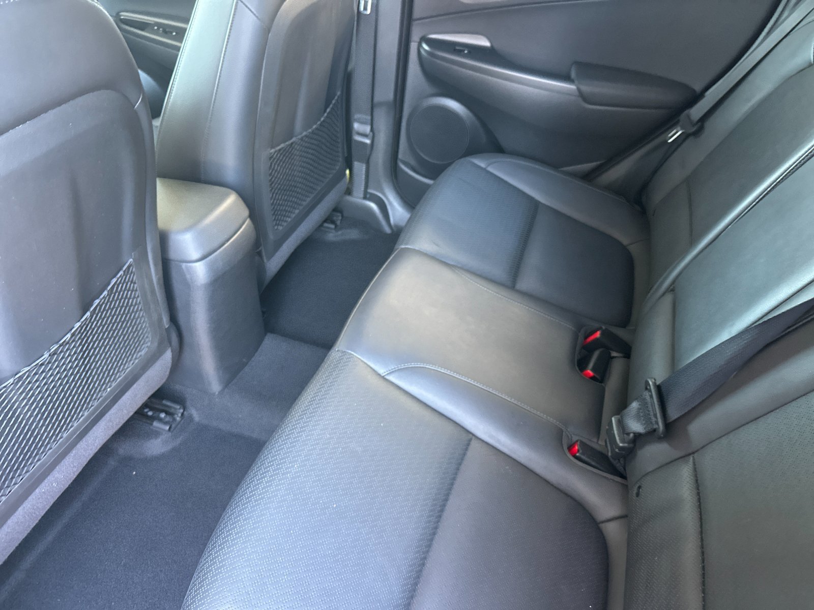 Used 2021 Hyundai Kona Limited w/ Cargo Package FWD image 12