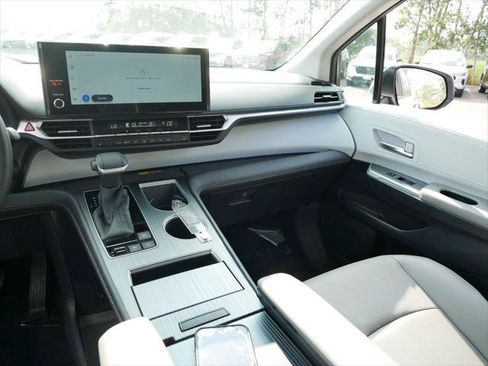 Certified 2026 Toyota Sienna XLE FWD image 14