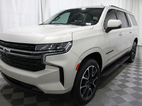 Used 2021 Chevrolet Suburban RST w/ Luxury Package AWD/4WD image 38