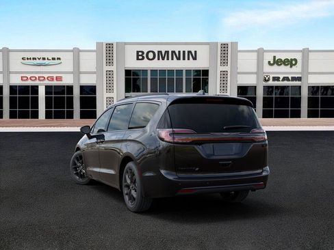 New 2026 Chrysler Pacifica Select w/ S Appearance Package image 3