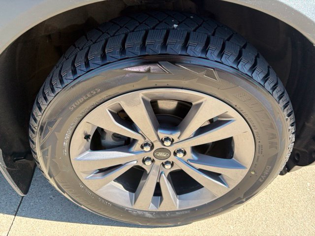 Used 2022 Ford Explorer XLT w/ XLT Sport Appearance Package AWD/4WD image 22
