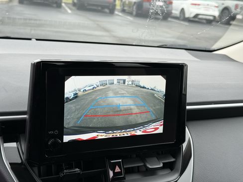 Used 2024 Toyota Corolla LE image 32