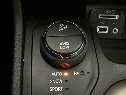 Used 2017 Jeep Cherokee Latitude w/ Safety/Convenience Group image 14