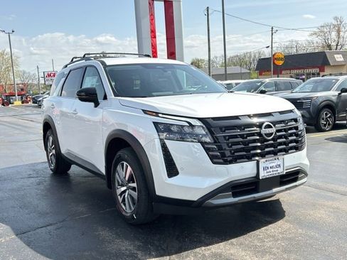 New 2026 Nissan Pathfinder SL AWD/4WD image 14