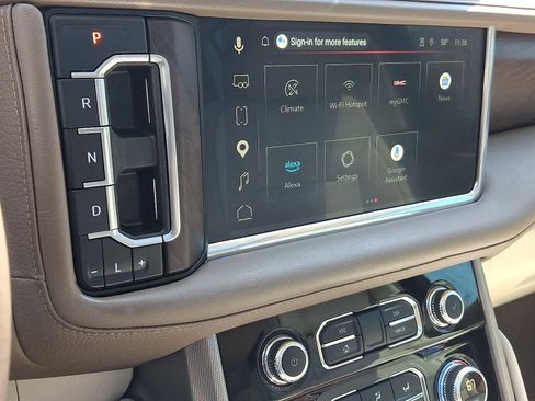 Used 2022 GMC Yukon Denali w/ Denali Premium Package AWD/4WD image 30