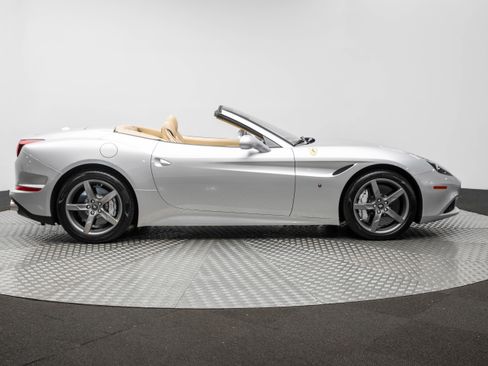 Certified 2016 Ferrari California T image 9