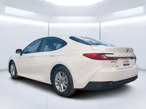 Used 2025 Toyota Camry LE image 5