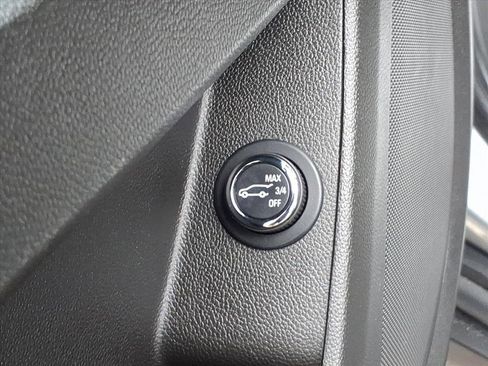 Certified 2023 Chevrolet Traverse LT image 12