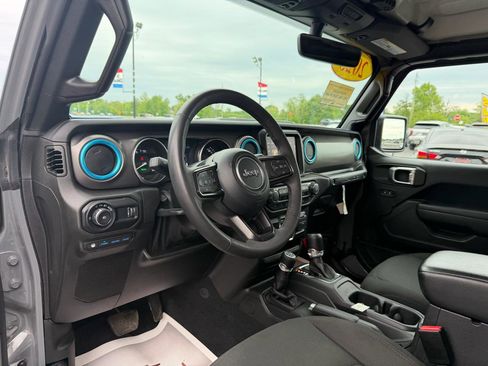 Used 2023 Jeep Wrangler Unlimited w/ Cold Weather Group AWD/4WD image 15