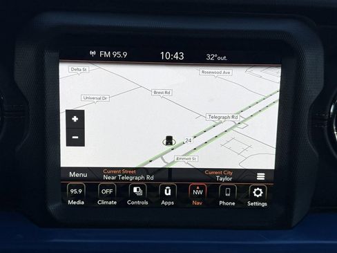 Used 2022 Jeep Wrangler Unlimited Sahara AWD/4WD image 13