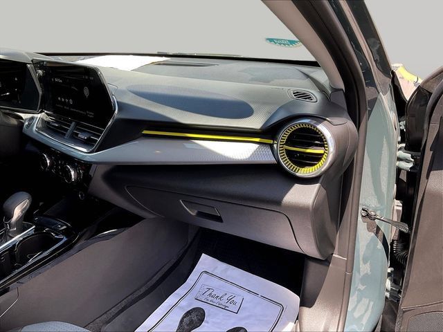 Used 2025 Chevrolet Trax LT w/ LT Convenience Package FWD image 27