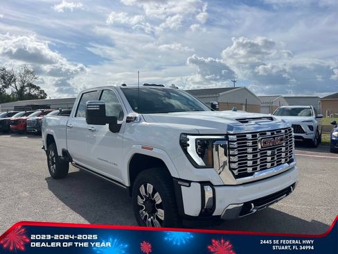 Used 2025 GMC Sierra 3500 Denali w/ Denali Reserve Package AWD/4WD image 2