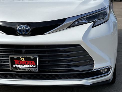 Used 2021 Toyota Sienna Platinum image 8