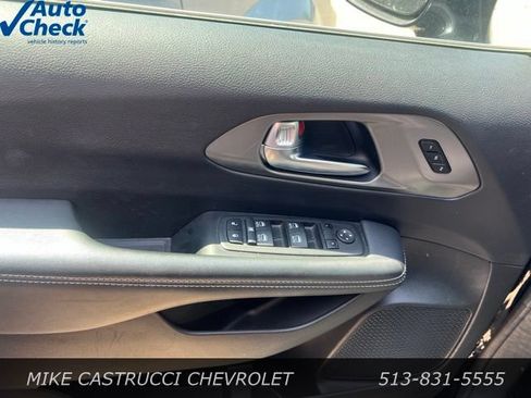 Used 2025 Chrysler Pacifica Select FWD image 10