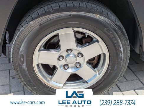 Used 2010 Jeep Commander Sport RWD image 8