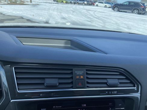 Used 2023 Volkswagen Tiguan SE w/ Panoramic Sunroof Package image 18