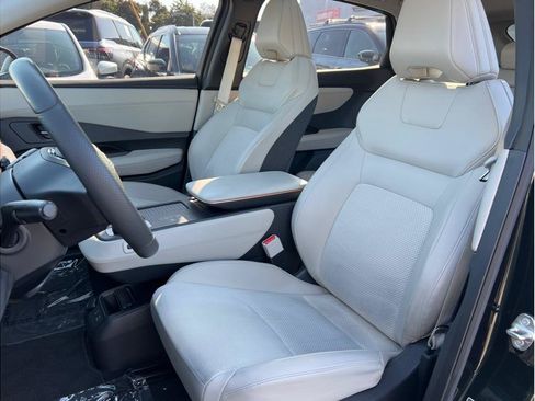 Used 2023 Nissan Ariya FWD image 8