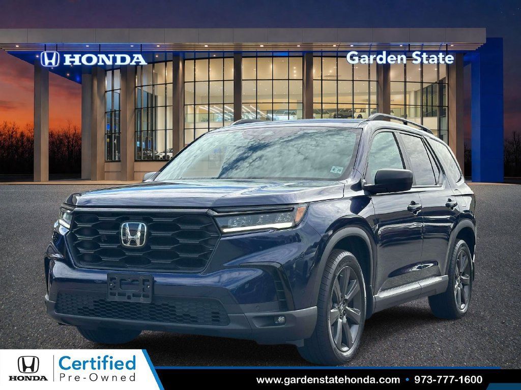 Used 2023 Honda Pilot Sport image 1