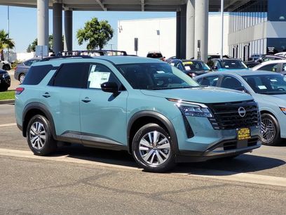 New 2026 Nissan Pathfinder SL w/ Cargo Package