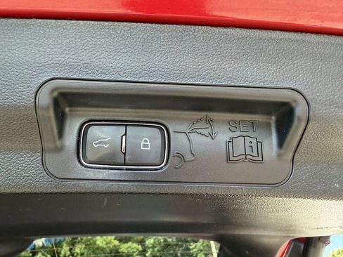 Used 2022 Ford Explorer XLT AWD/4WD image 15