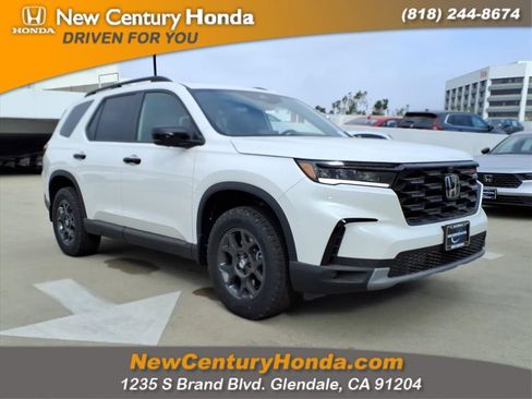 New 2025 Honda Pilot TrailSport image 3