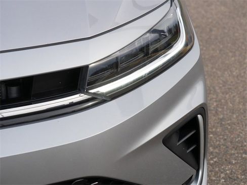 Certified 2025 Volkswagen Jetta SE image 10