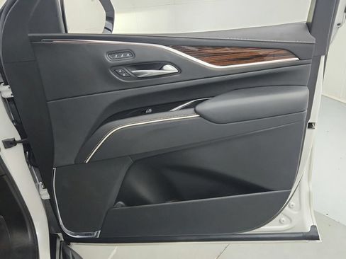 Certified 2022 Cadillac Escalade Premium Luxury AWD/4WD image 28