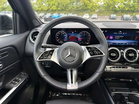 Used 2026 Mercedes-Benz GLB 250 4MATIC image 13