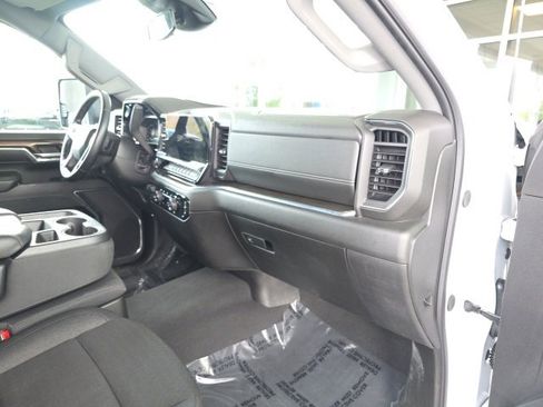 Used 2024 Chevrolet Silverado 2500 LT image 10