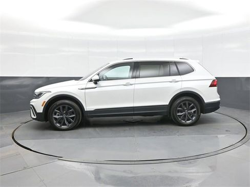 Used 2023 Volkswagen Tiguan SE image 4