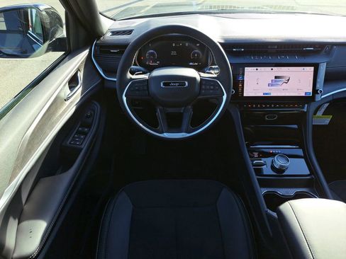 New 2026 Jeep Grand Cherokee Altitude image 14