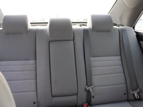 Used 2016 Toyota Camry LE image 21