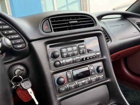 Used 1999 Chevrolet Corvette Convertible w/ Memory Pkg image 70