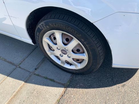 Used 2005 Ford Focus SE image 9