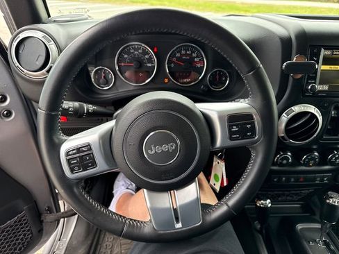Used 2016 Jeep Wrangler Unlimited Rubicon AWD/4WD image 18