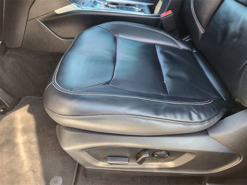 Used 2020 Ford Explorer XLT w/ Equipment Group 202A image 19