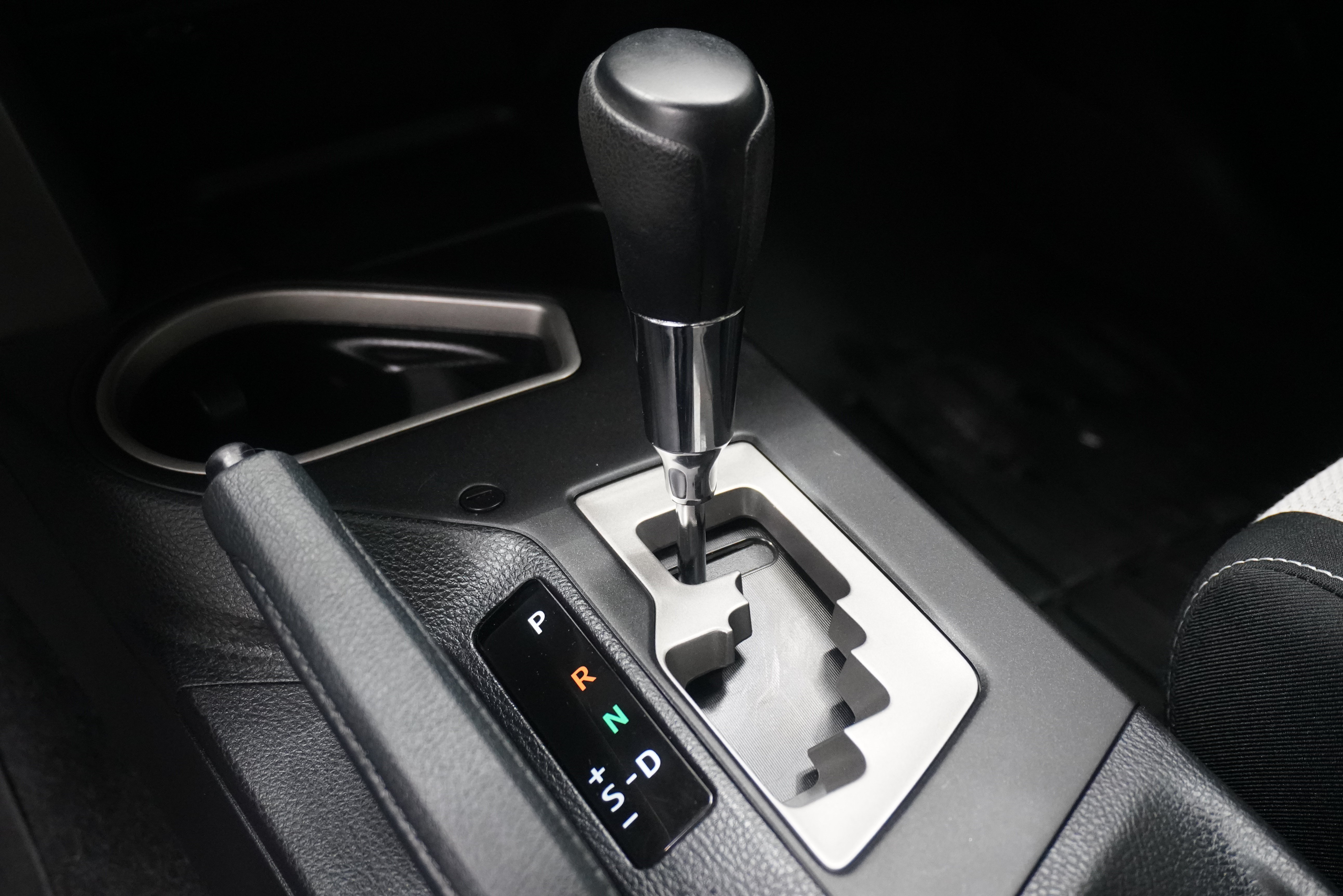 Used 2018 Toyota RAV4 XLE FWD image 22