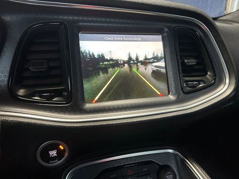 Used 2016 Dodge Challenger R/T Scat Pack w/ Leather Interior Group image 19