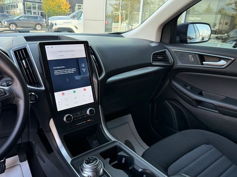 Used 2024 Ford Edge SE image 33
