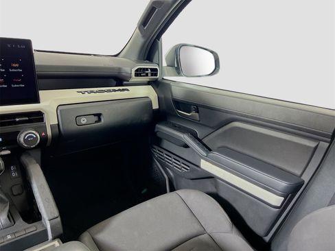 Used 2024 Toyota Tacoma TRD Off-Road image 22