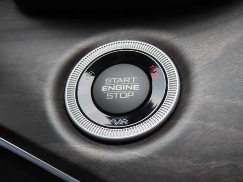 Certified 2023 Jeep Grand Cherokee L Limited AWD/4WD image 10