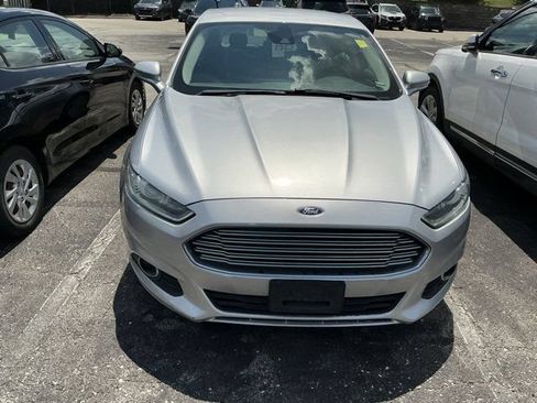 Used 2014 Ford Fusion SE w/ Equipment Group 202A FWD image 2