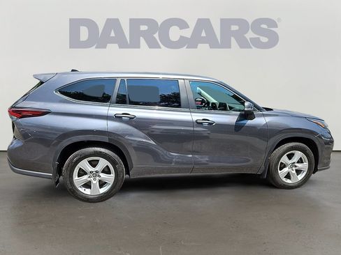 Used 2025 Toyota Highlander LE AWD/4WD image 7