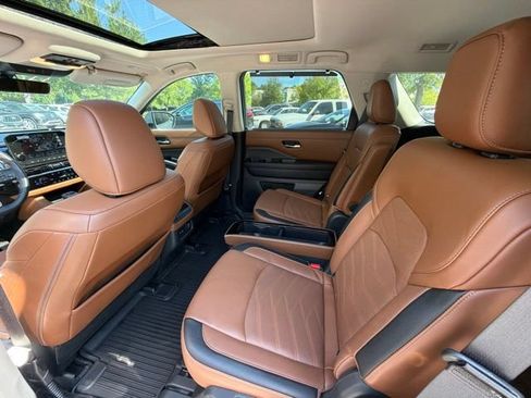 Used 2024 Nissan Pathfinder Platinum FWD image 22
