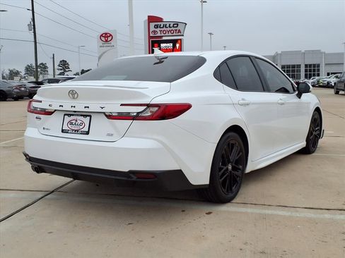 Certified 2025 Toyota Camry SE image 6