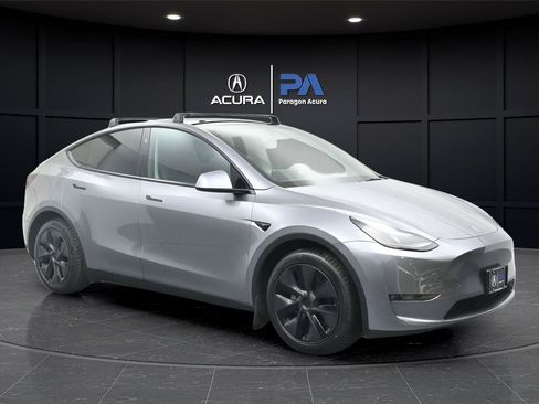 Used 2025 Tesla Model Y Long Range AWD/4WD image 26